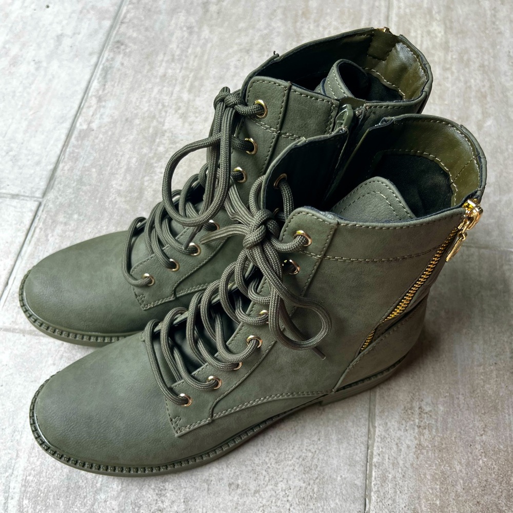 GBG Los Angeles Size 81/2 M Olive green Combat boots. NWOT